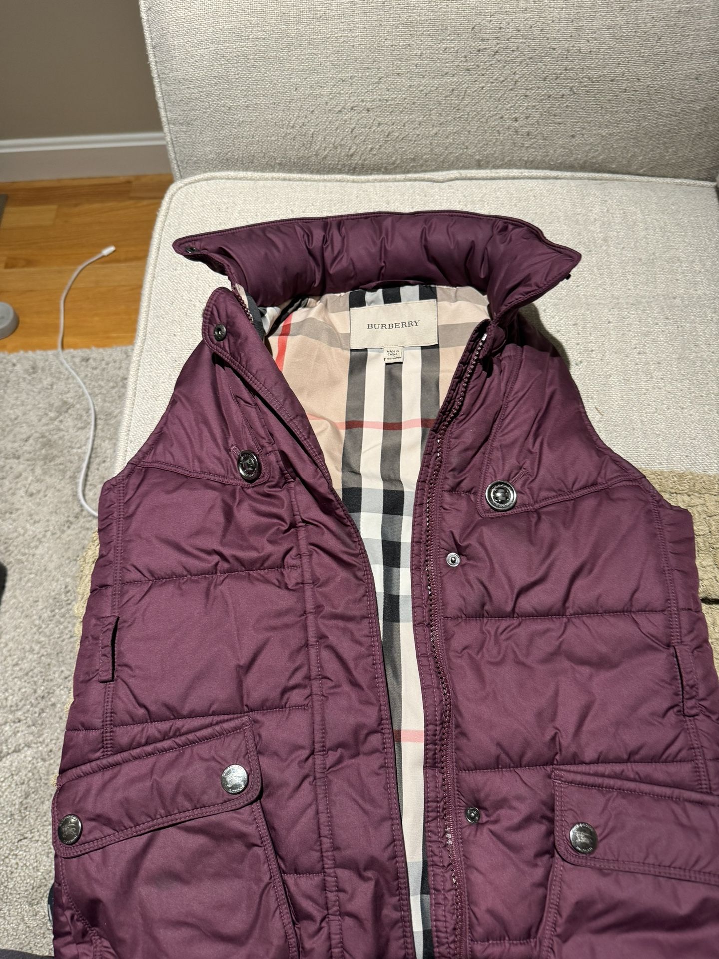 Burberry vest 10y 140cm