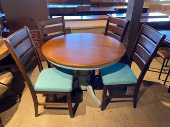 Round Robin’s Egg Blue Cushion 4-Seater Dining Set
