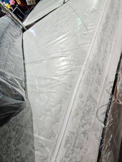 CALIFORNIA KING SET  === }} $249 * MATTRESS AND BOX SPRING
