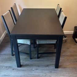 Adjusting Table With Chairs 