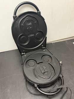 VillaWare Mickey's Waffler Disney Mickey Mouse Waffle Maker works great
