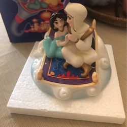 Disney Aladdin & Jasmine New In Box Music Box 