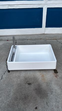 Cat litter box