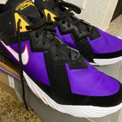 Lebron 18 Low Lakers Color Size 13 Fits Size 13 Basketball Nike, Dodgers, Raiders, Jordan’s