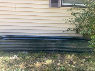 Oval raised garden bed