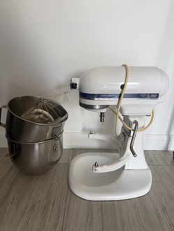 KitchenAid Stand Mixer – Powerful & Works Great