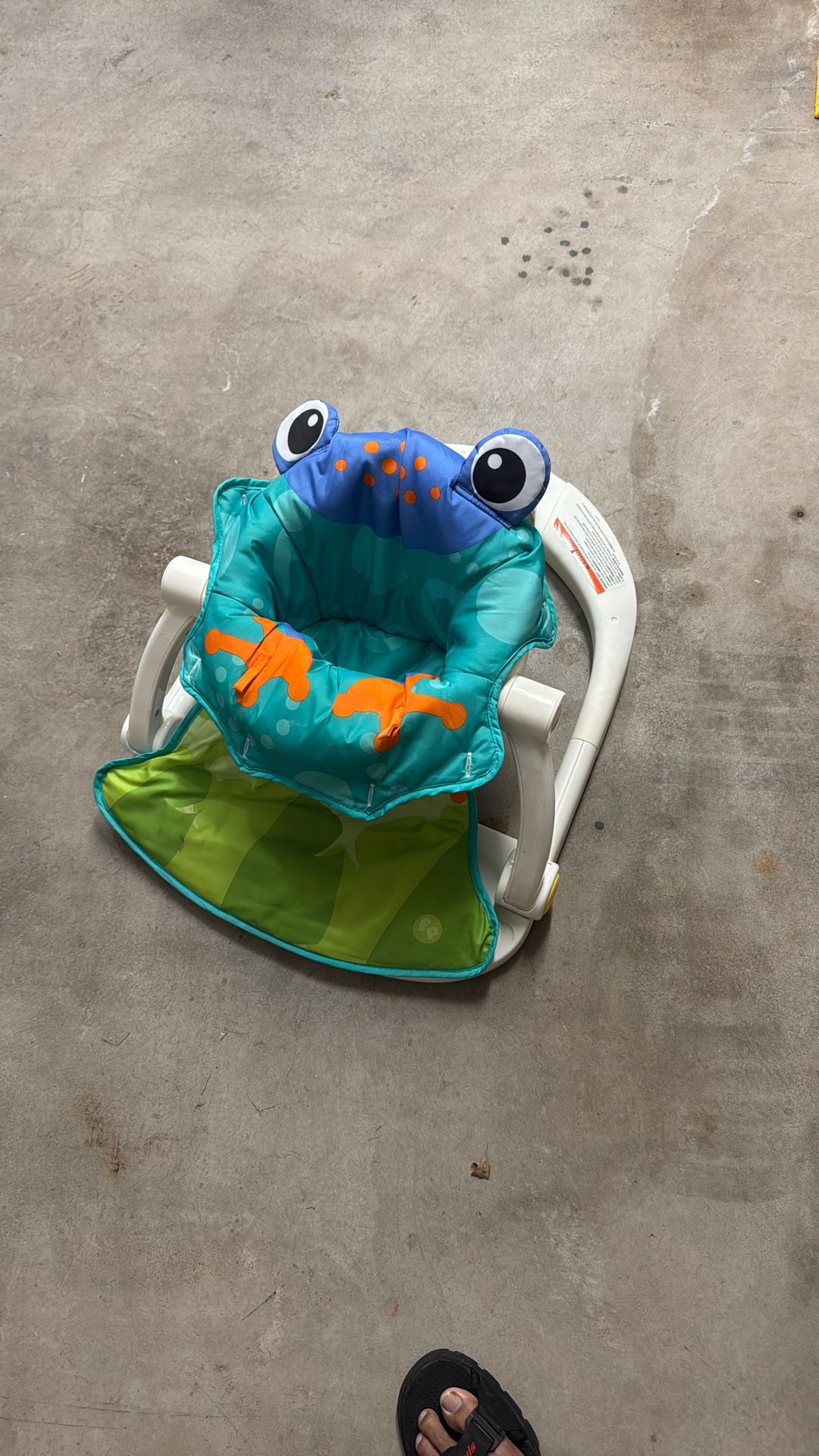 Fisher-Price Portable Baby Chair Sit-Me-Up Floor Seat with Developmental Toys & Machine Washable Seat Pad, Froggy