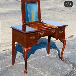 Vaniety/ Writing Desk