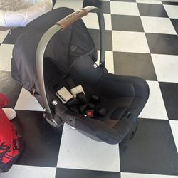 Nuna Car seat 