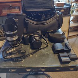 Sony Nex 7- 2 Lenses, 3 Batteries, Charger and Bag