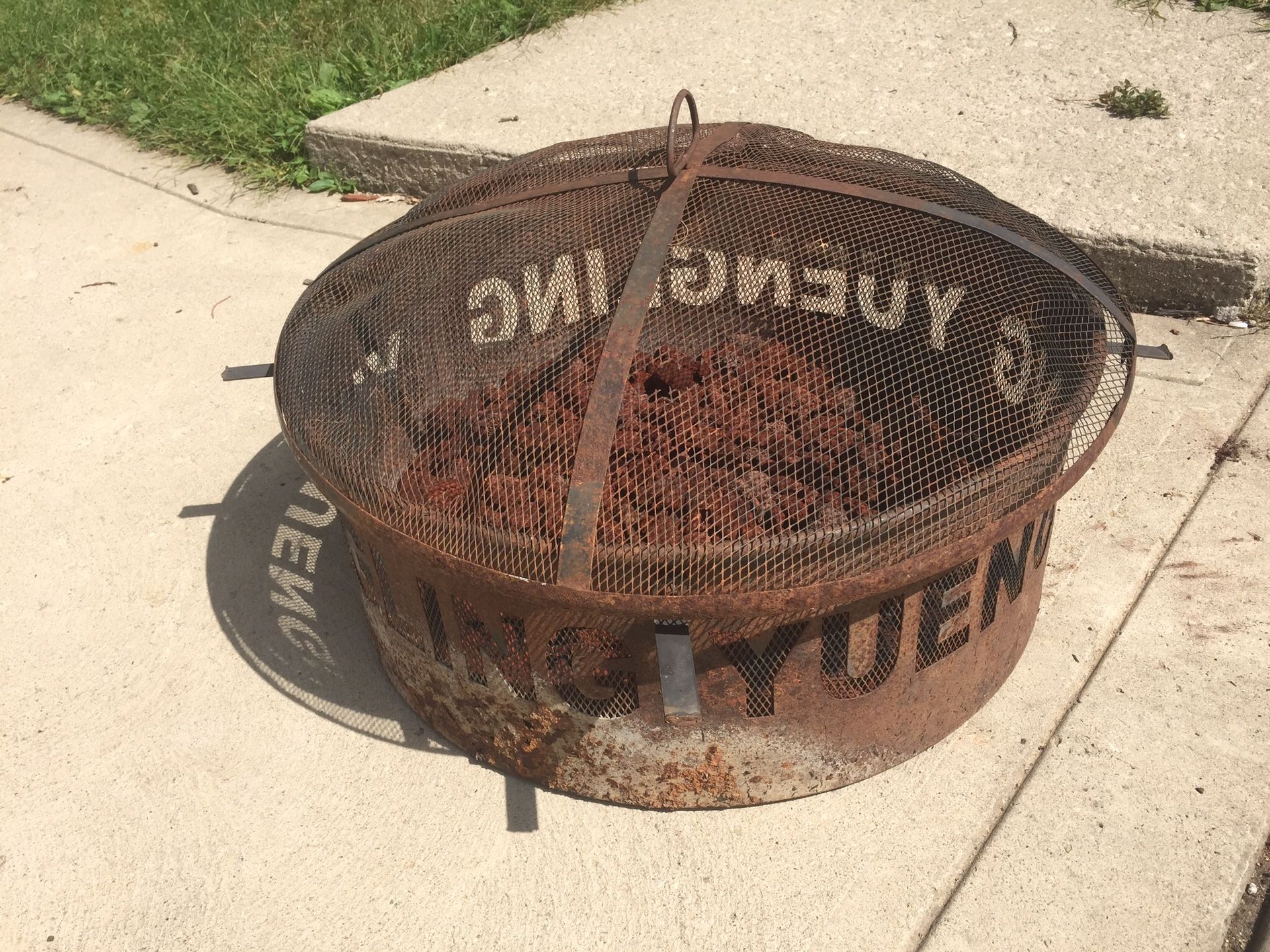 Yuengling fire pit with screen