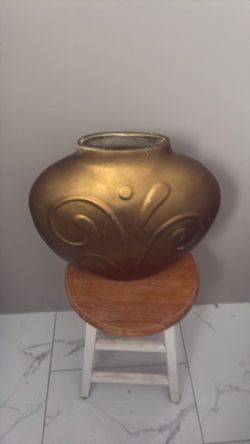 Gold Decorative Vase with Embossed Swirl Design