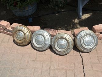 60 -77 Ford Hubs