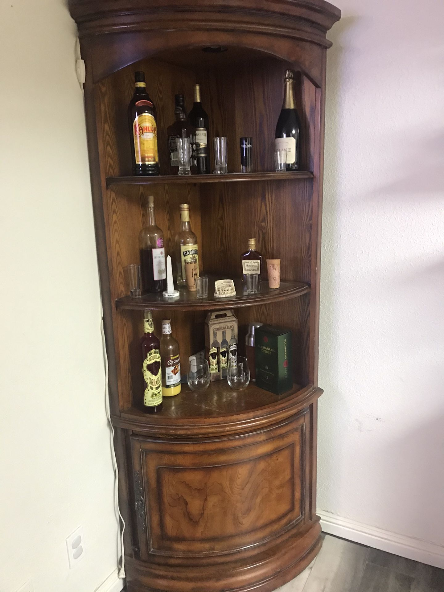 Corner shelf