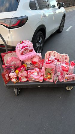 STRAWBERRY SHORTCAKE BUNDLE 28 ITEMS! PICK UP ONLY!!! GARDENA LOS ANGELES  WORTH $380