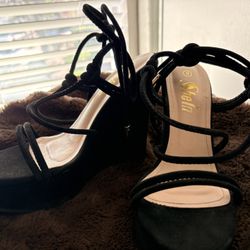 Black Strap Wedges