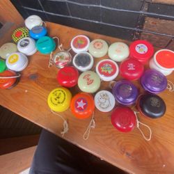 Assortment Of Vintage Yo-yos 