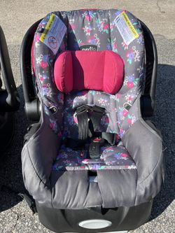 Set of 2, Twins) Evenflo Embrace Baby Infant Car Seat Floral Pink for Sale  in Austin, TX - OfferUp