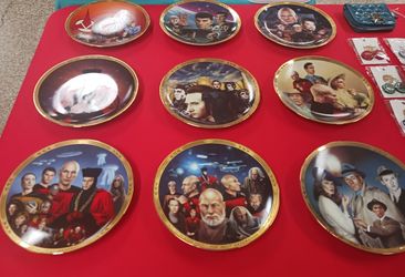 9 Star Trek Plates