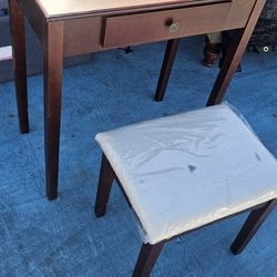 Writing Table Or Beauty Table W Chair Like A New 