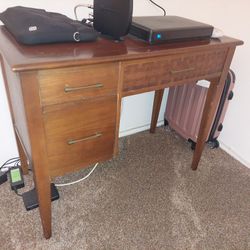 Singer Sowing Machine With Table