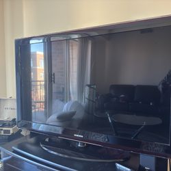 Samsung 32” TV – Works Great, Clean, HDMI