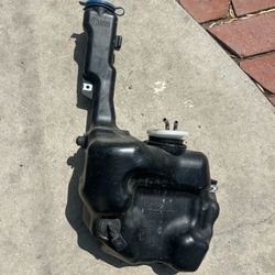 2008-2014 Mercedes Benz C-Class Windshield Wiper Fluid Tank A204 806 18 60