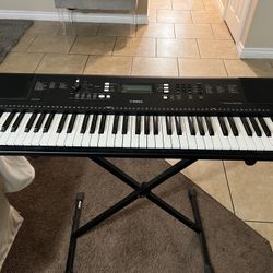Yamaha PSR EW30 keyboard