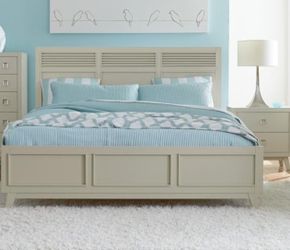 Queen Bedframe includes MATTRESS AND BOXSPRING!