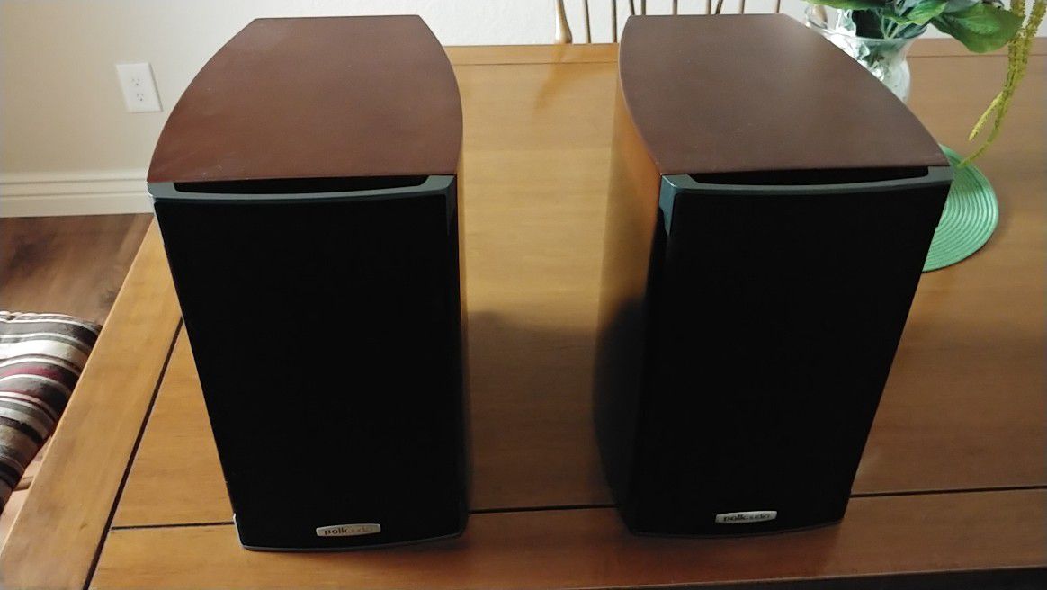 Polk Audio bookshelf speakers