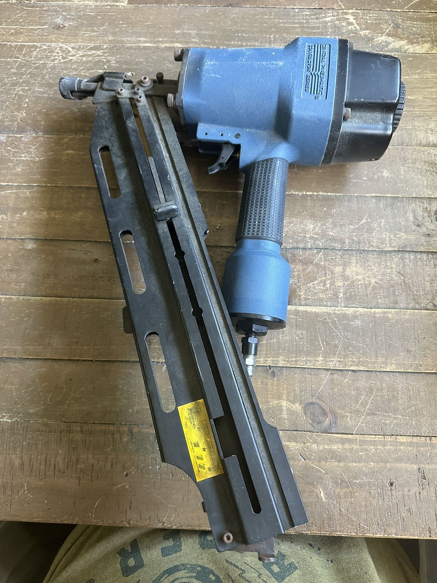 Central Pneumatic Contractor Series 6-in-1 Framing Air Nailer with free Brad Nailer