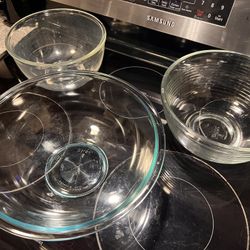 Glass bowls - Set of 3