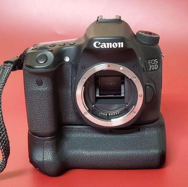 Canon EOS 70D Digital SLR Camera with Battery Grip