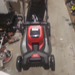 Milwaukee
M18 FUEL Brushless Cordless 21 in. Dual Battery Self-Propelled Lawn Mower TOOL ONLY