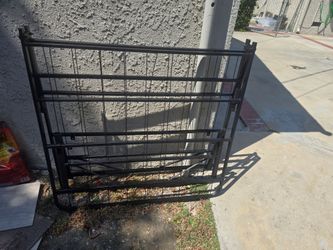 Foldable bed frame single