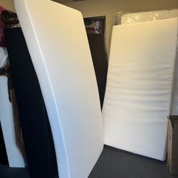 Twin Size 5" Gel Memory Foam Mattress Medium Firm CertiPUR-US Certified Excellent Condition Like New