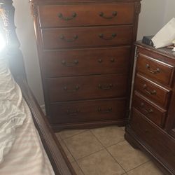 5 Drawers  Man’s Dreser Like New $125 Firms 