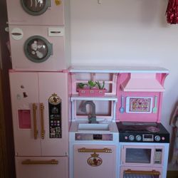 Fully Toy Kitchen Set. Excellent Condition