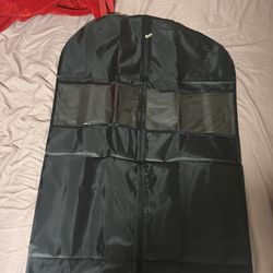 Shirt/ coat hangers (it’s a 5 pack)