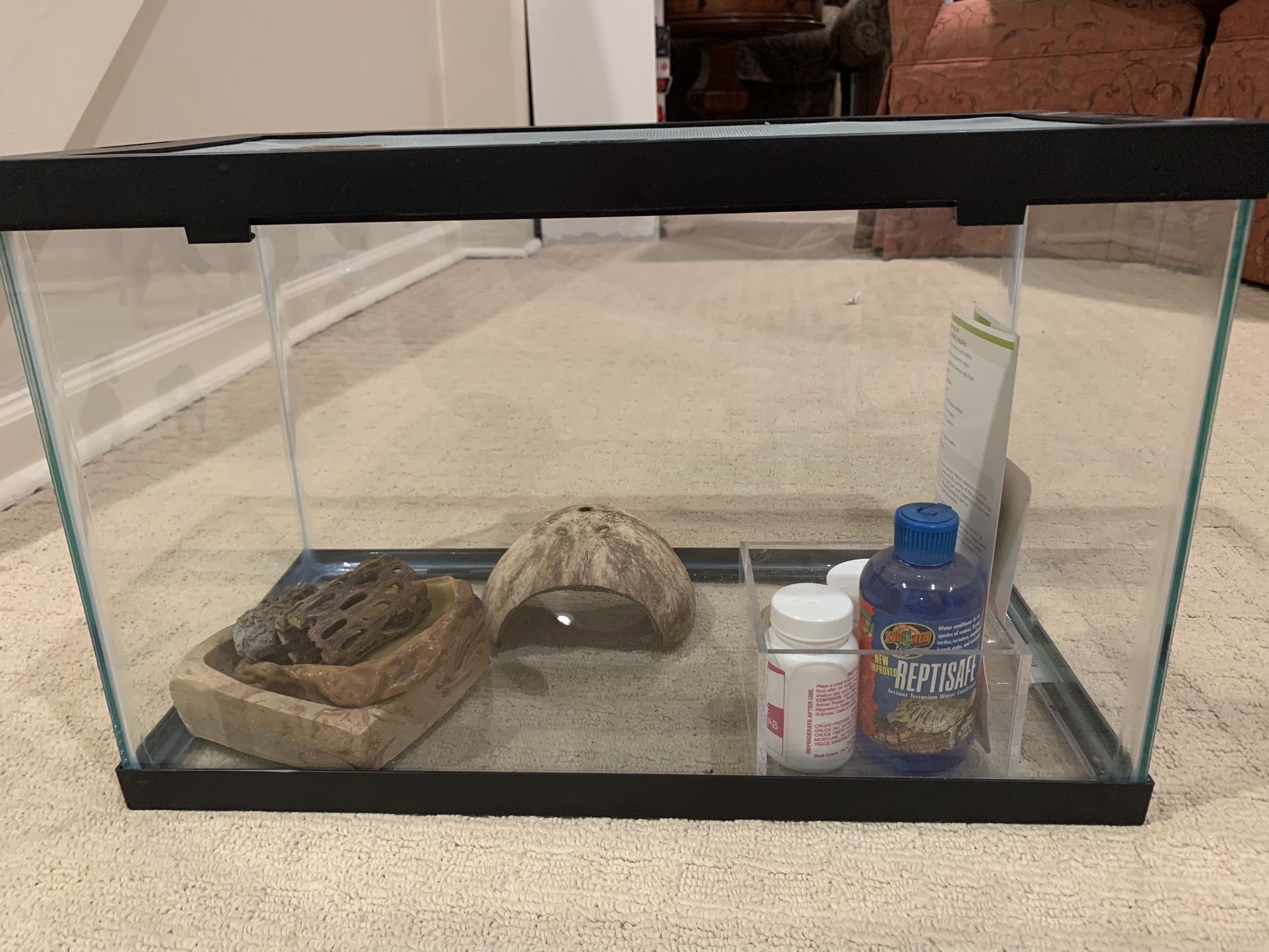 10 gallon reptile or fish tank, comes with bowls, accessories and food