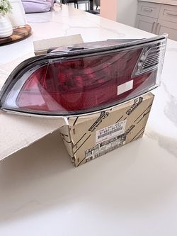 Lexus - OEM Back Up Light Assembly (81(contact info removed)0) - Left Side.  Back Up Light Assembly (left side)