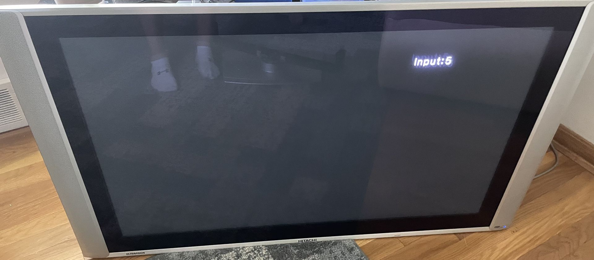 TV “HITACHI”