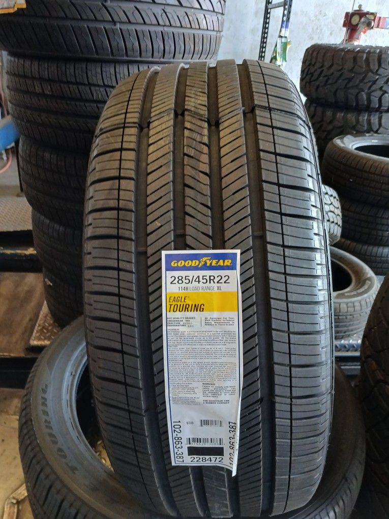 4 New Tires Installed/ 4 Llantas Nuevas Instaladas 285/45/22 Good Year Tires