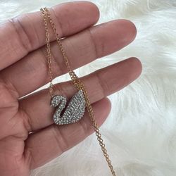 SWAN Pendant Necklace *Brand new*