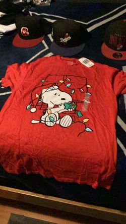 Peanuts hybrid brand  Men's Red Snoopy Christmas Short Sleeve men’s T-Shirt Size medium new with tags
