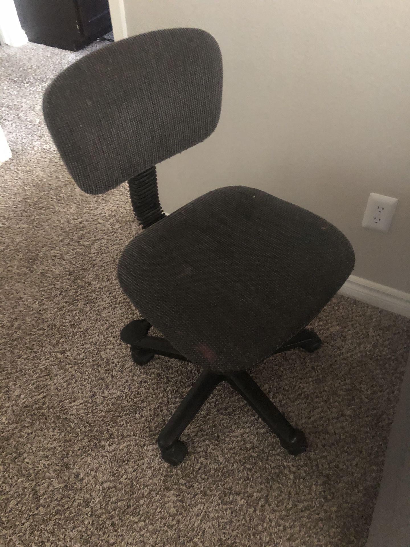 Computer chair// used //