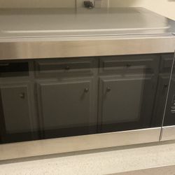 SHARP Carousel 1200W Microwave Oven- NEW