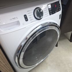 New washer 28"wide 31" deep 40"high brand General Electric white and black