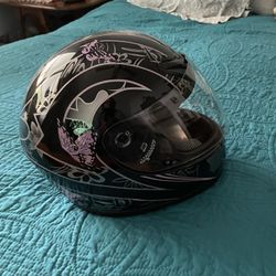 Women’s Size Medium Helmet With Visor