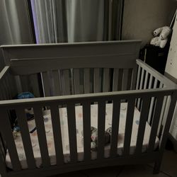 Baby Crib /mattress 